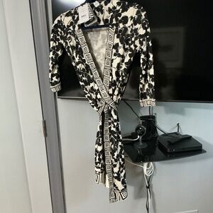 Diane von furstenberg wrap dress size 0 with tags